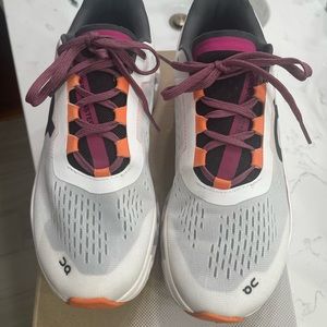 Women’s CloudMonster sz 7.5